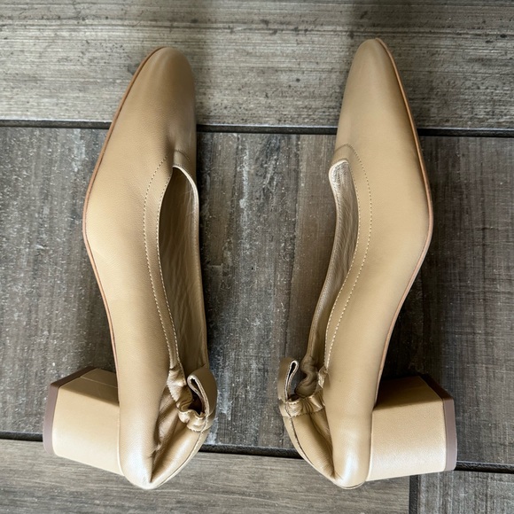 The Italian Leather Day Heel in light tan taupe size 7.5 - Picture 4 of 11